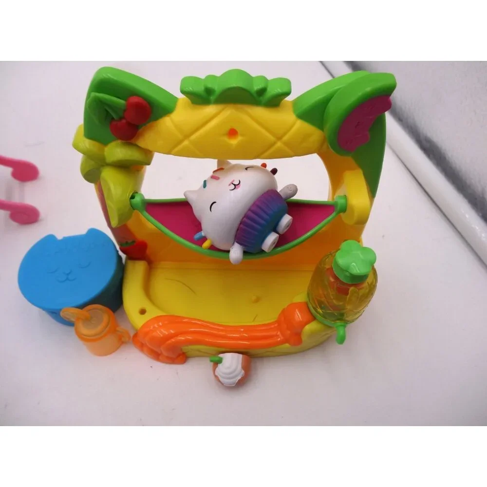Gabby’s Dollhouse Purr-ific Pool Gabby's Dollhouse Cakey’s Fruit Smoothie Balcon